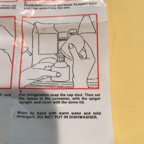 2 Vintage Lemon Squeezer’s - Picture 16 of 16